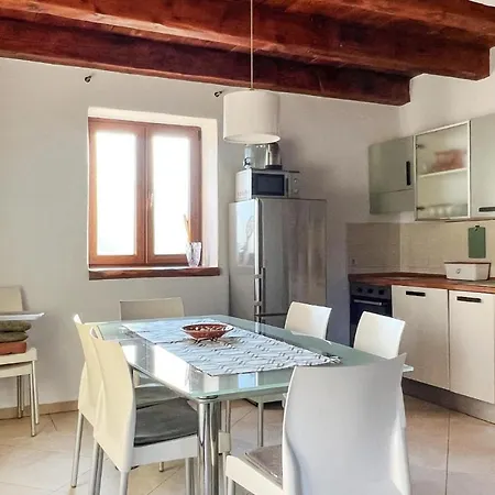 Cozy Home In Cabrunici With Wifi Prázdninový dům Cabrunici