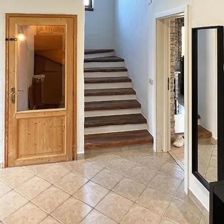 Cozy Home In Cabrunici With Wifi Prázdninový dům