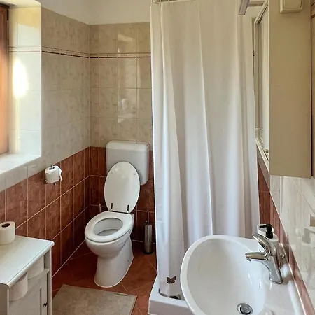Cozy Home In Cabrunici With Wifi Cabrunici