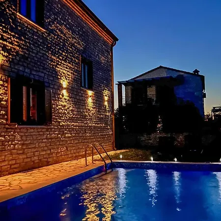Cozy Home In Cabrunici With Wifi Prázdninový dům