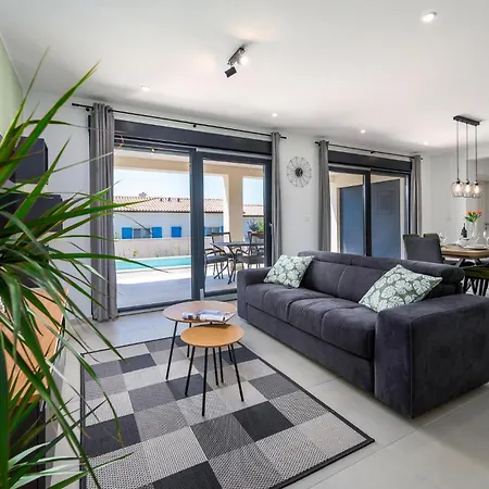 בית נופש 2 Bedroom Beautiful In
