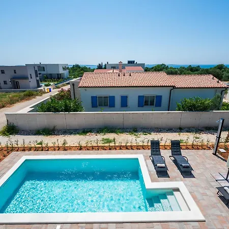 2 Bedroom Beautiful In *