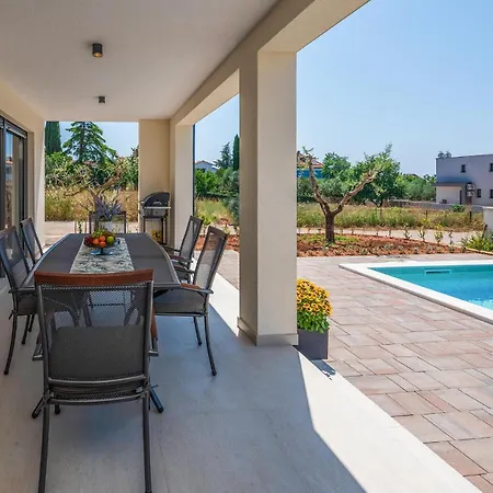 בית נופש 2 Bedroom Beautiful In וודניאן