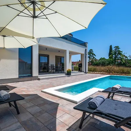 בית נופש 2 Bedroom Beautiful In