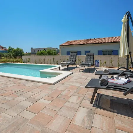 2 Bedroom Beautiful In Holiday home